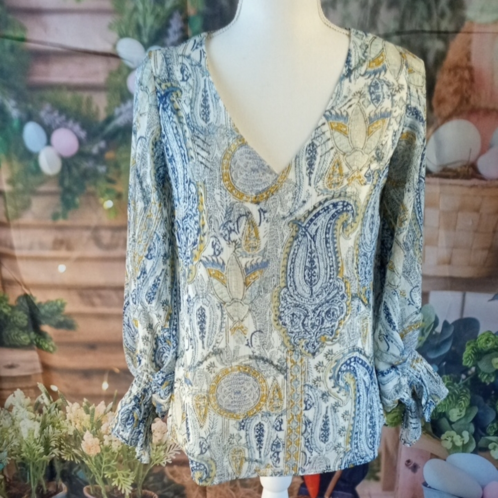 👕🍒 Vince Camuto Elegant Blue and Gold Paisley Women's Top